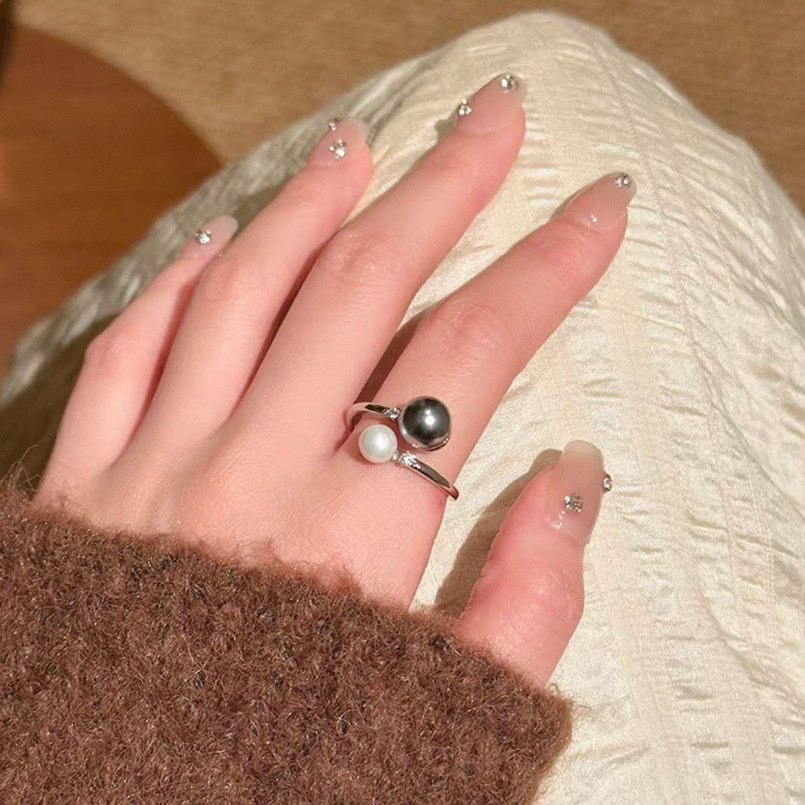 black & white pearl ring