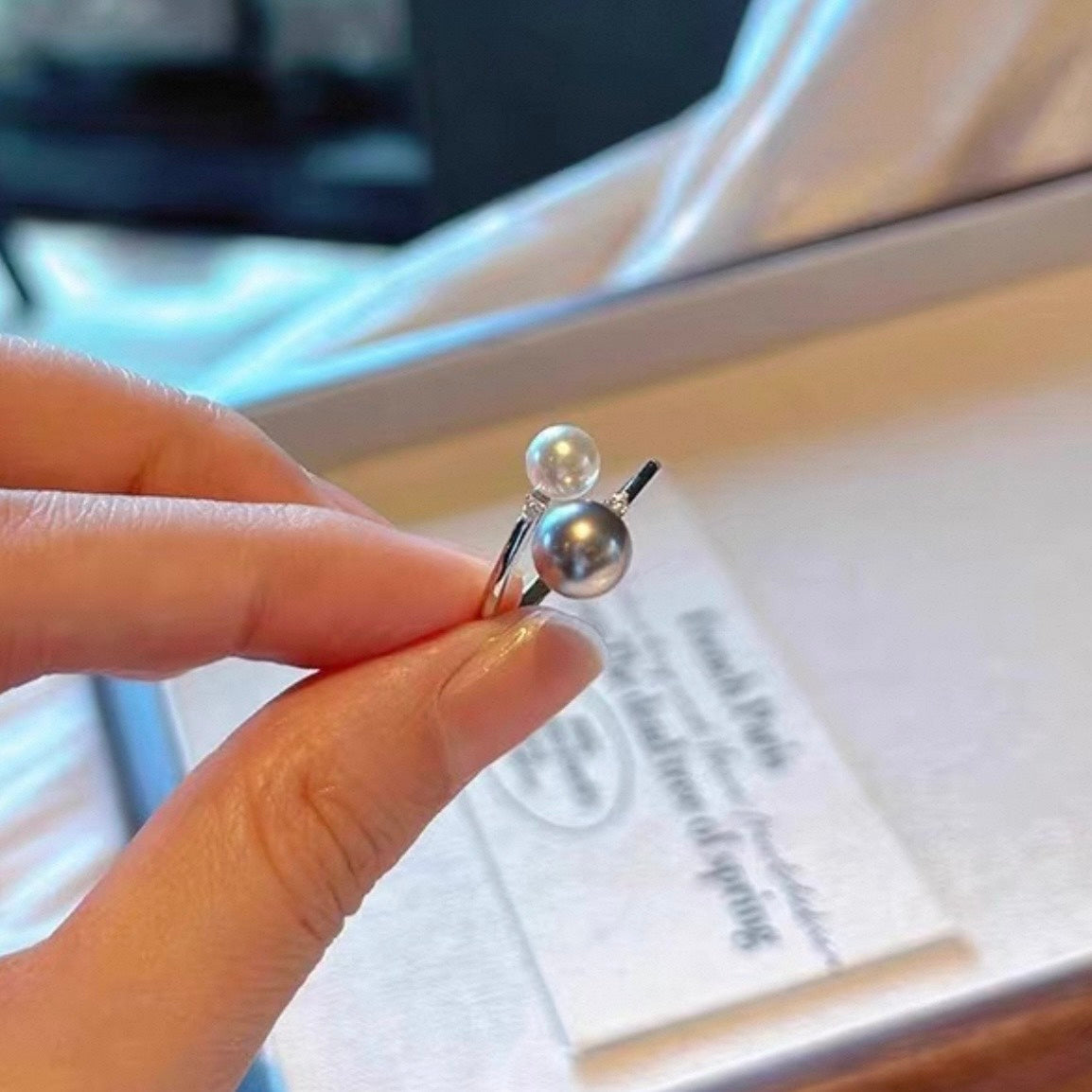 black & white pearl ring