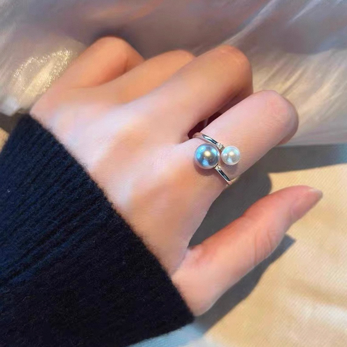 black & white pearl ring