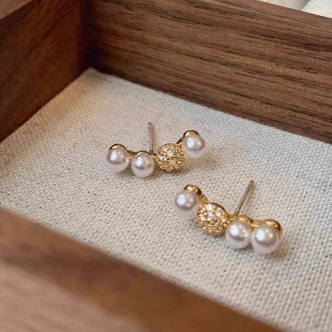 pearl curve line pierce