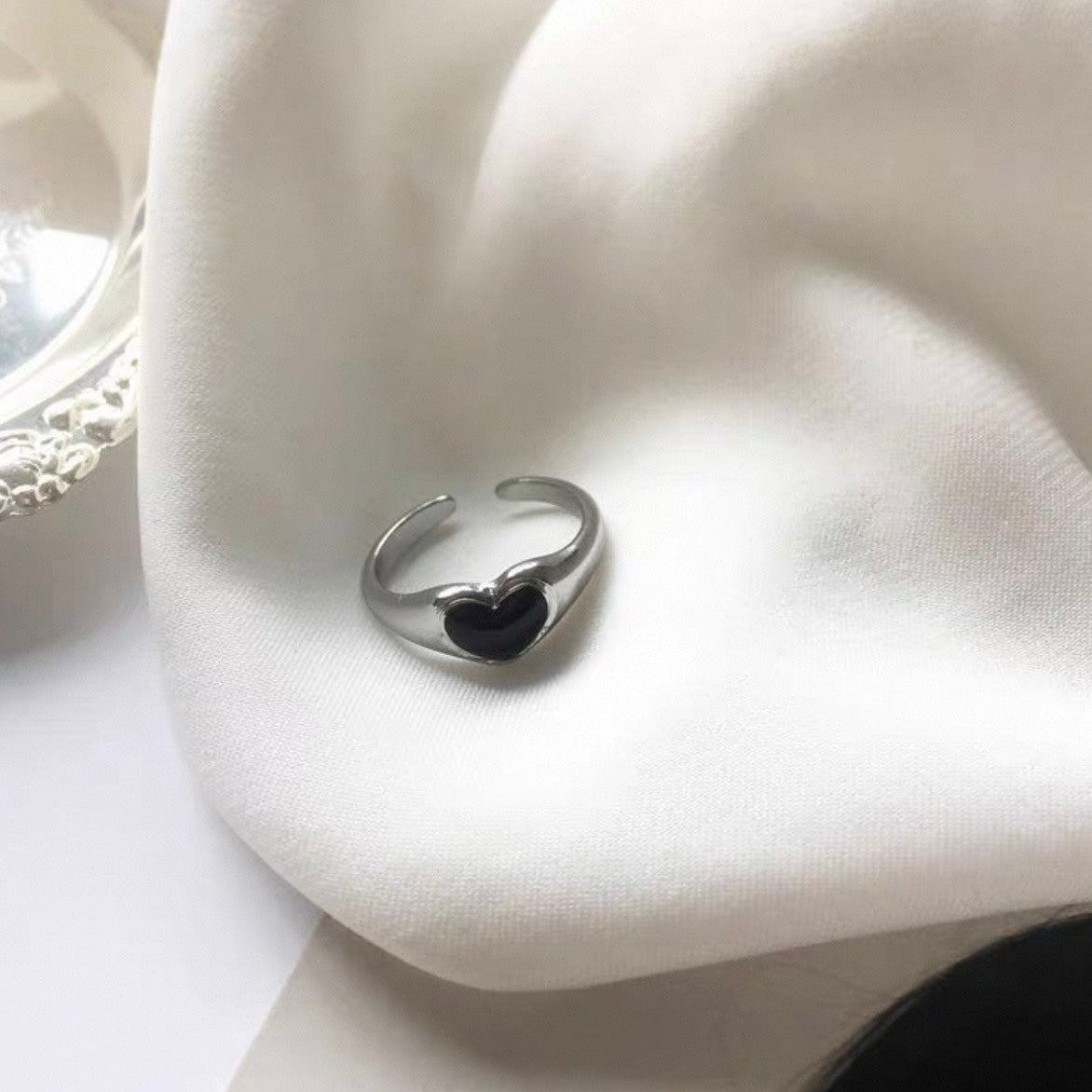 black heart ring