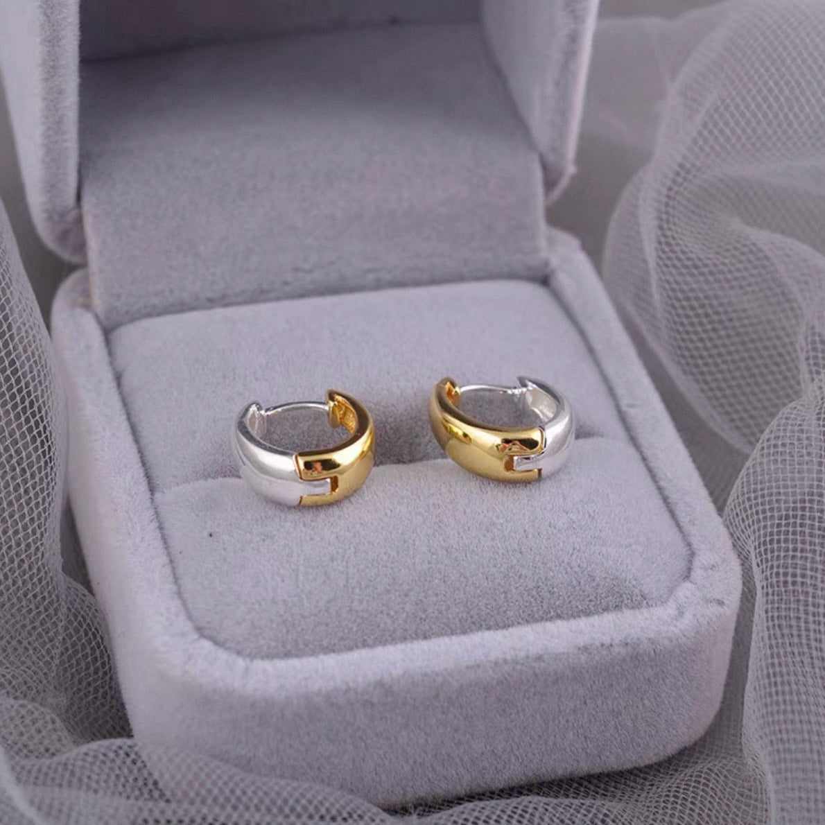 mini bicolor hoop pierce