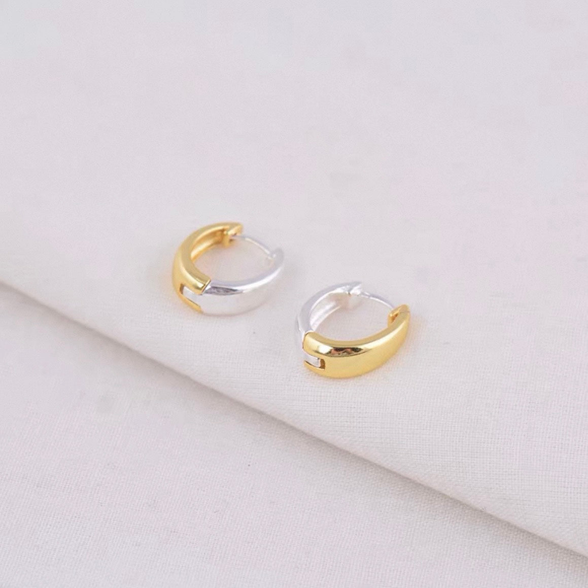 mini bicolor hoop pierce