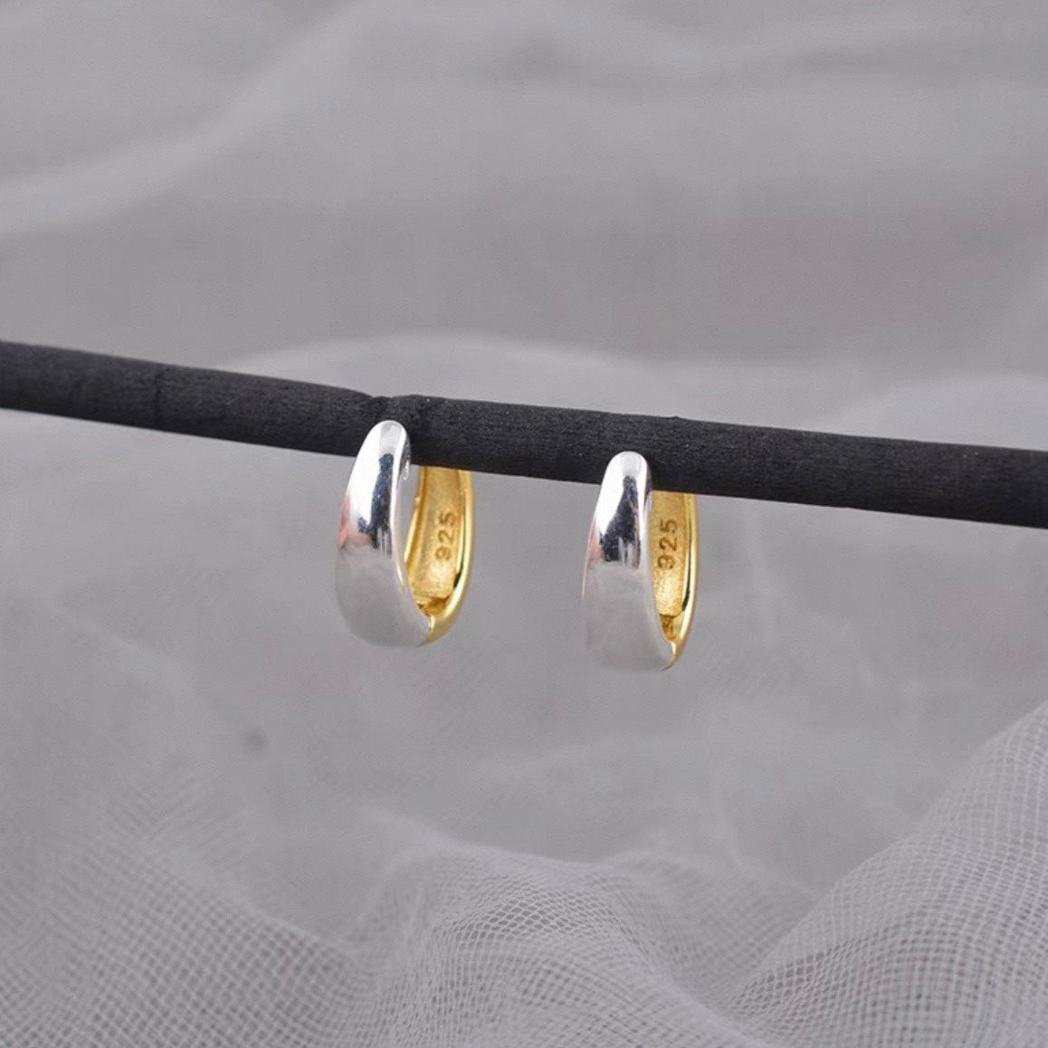 mini bicolor hoop pierce