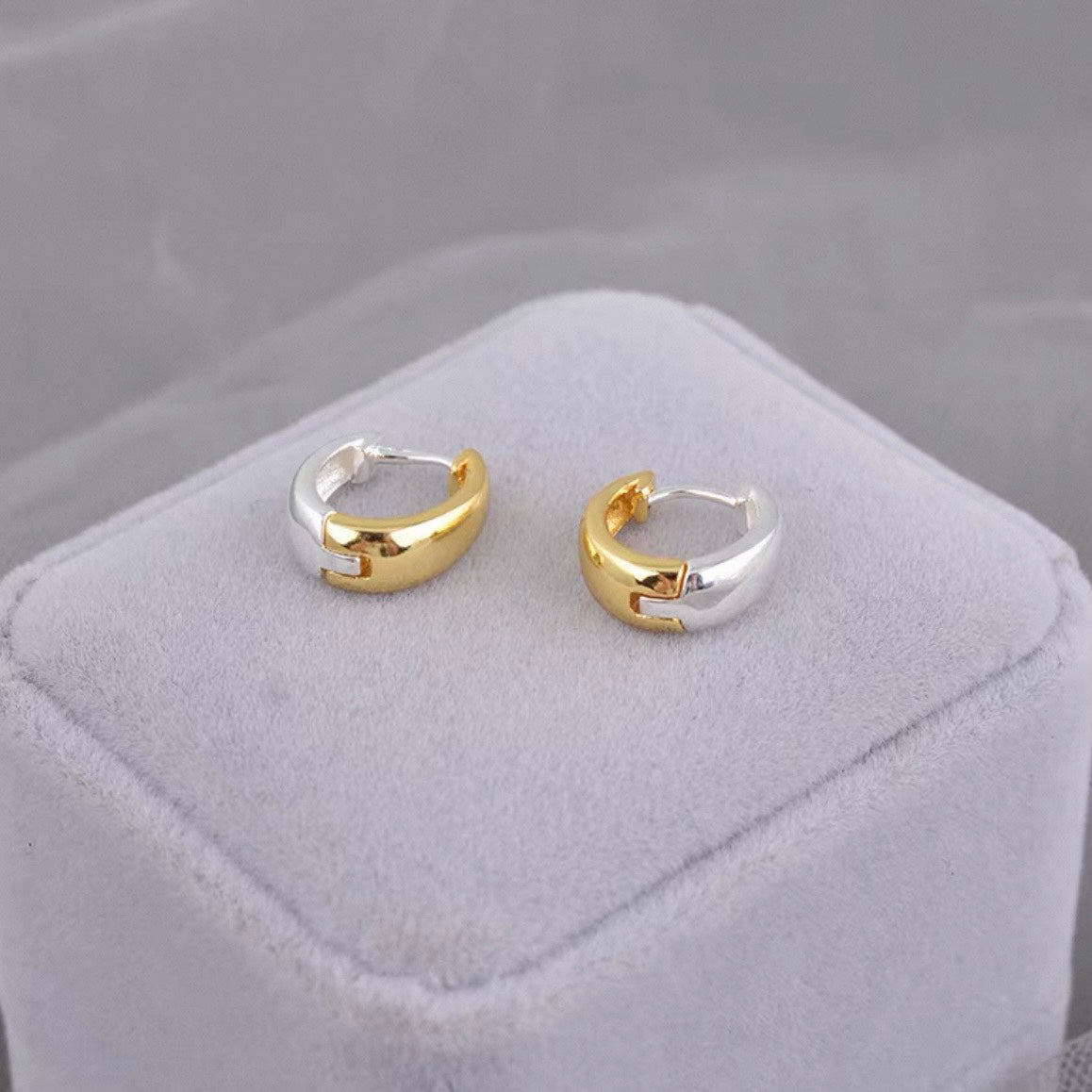 mini bicolor hoop pierce