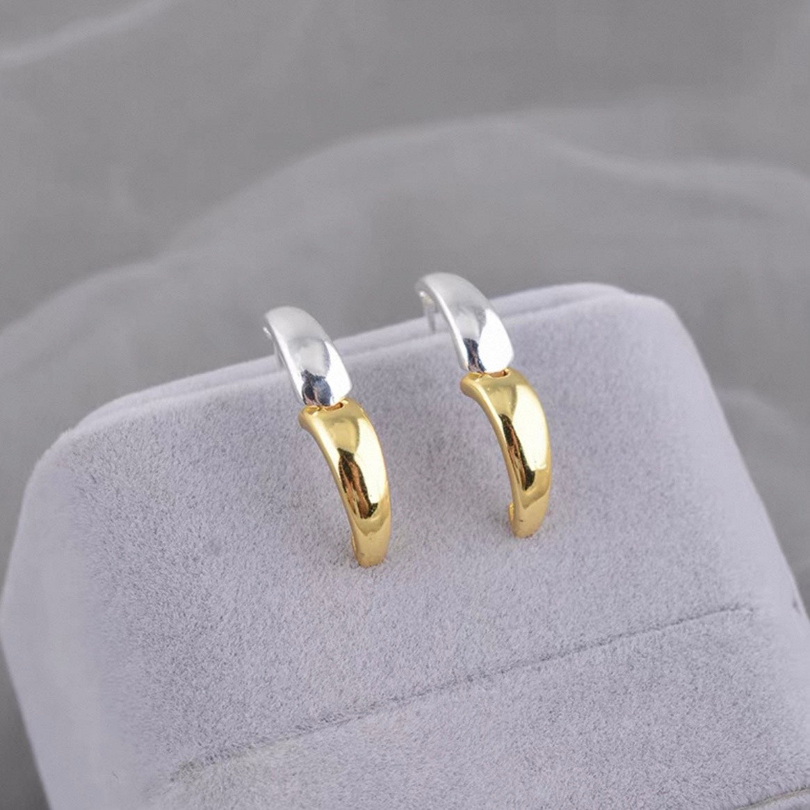 mini bicolor hoop pierce