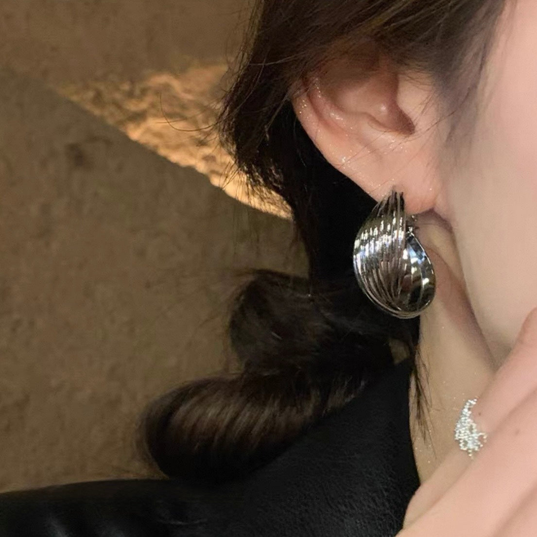 luxe twist hoop pierce