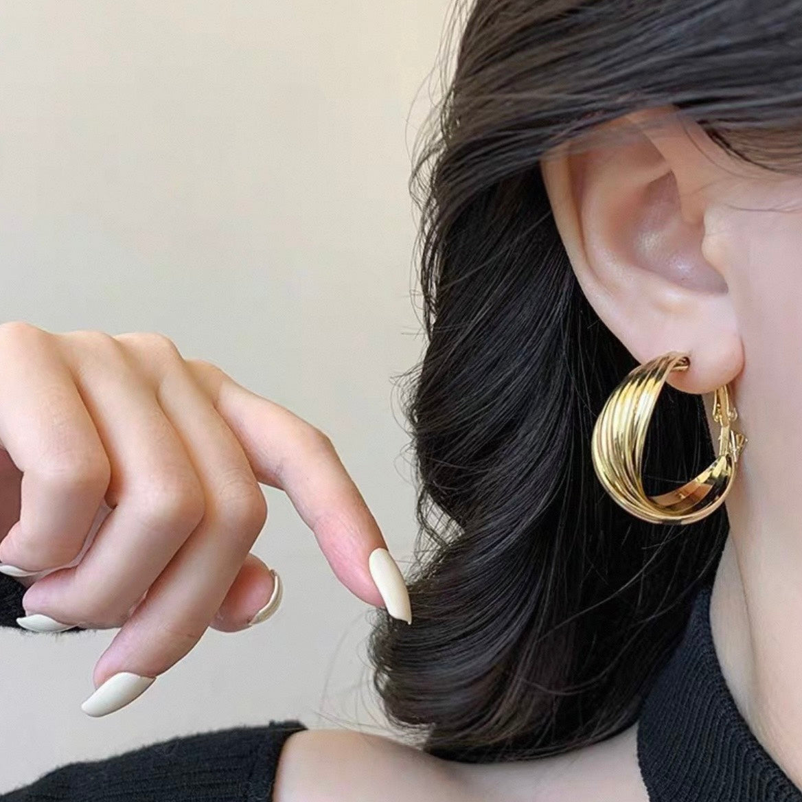 luxe twist hoop pierce