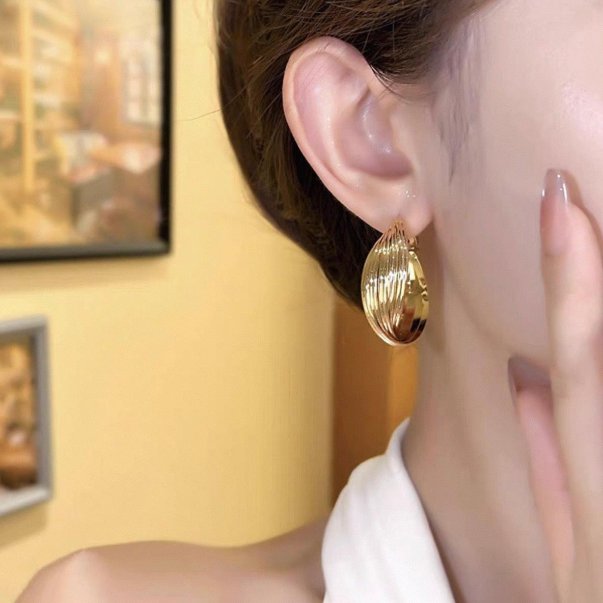 luxe twist hoop pierce