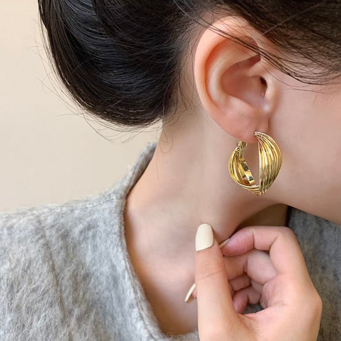 luxe twist hoop pierce