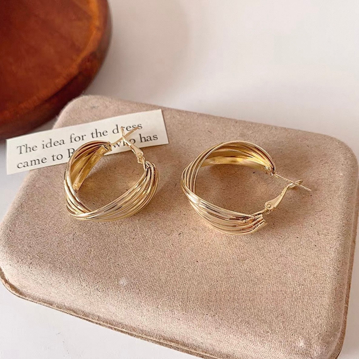luxe twist hoop pierce
